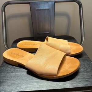 Women's Tan Slide Sandals